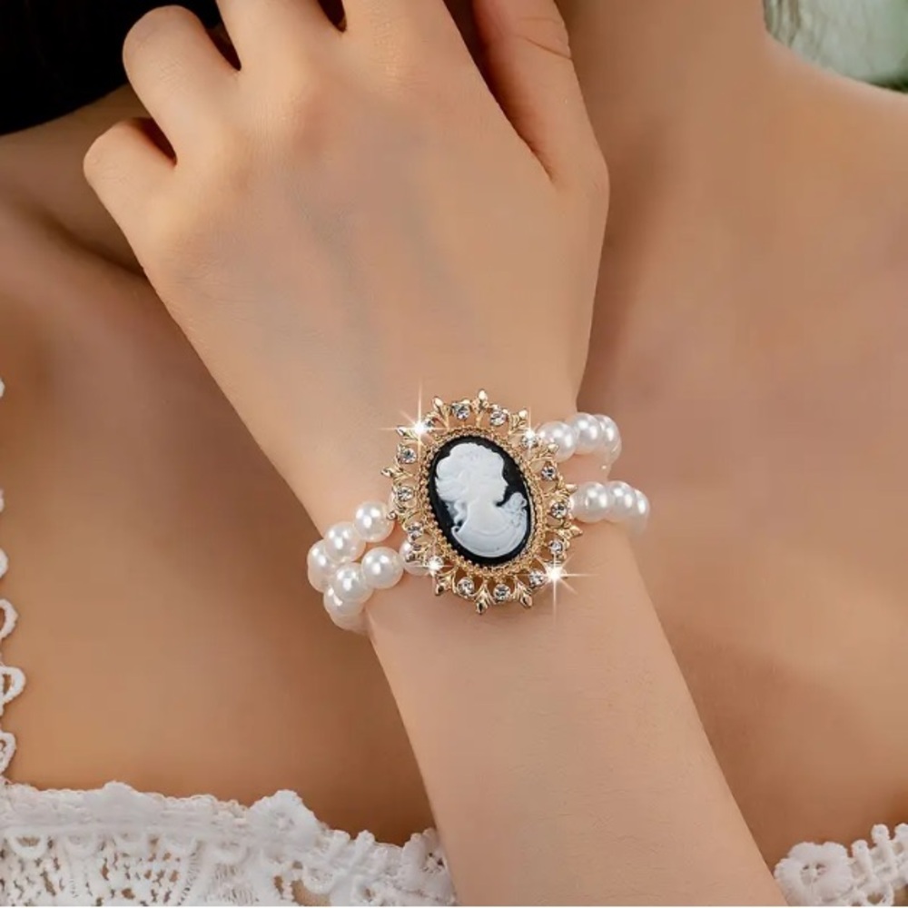 Statement Double Strand Imitation Pearl Gem Stone Studs Lady Silhouette Bracelet